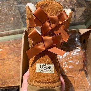 UGG Women’s Bailey Bow ||